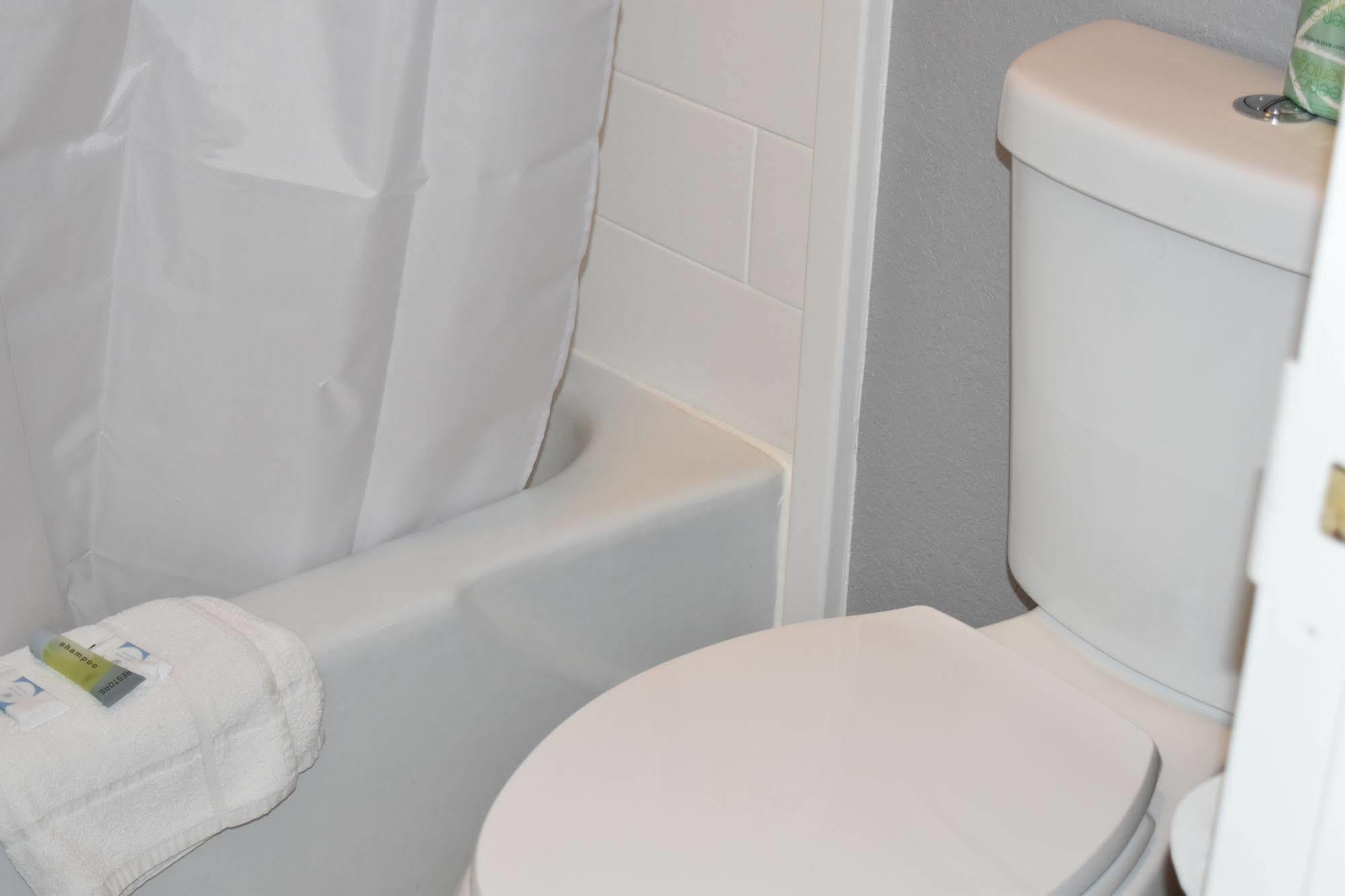 Woodfield Inn And Suites Yoakum 外观 照片
